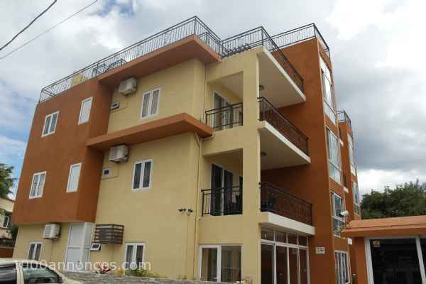 A louer appartement recent avec piscine 